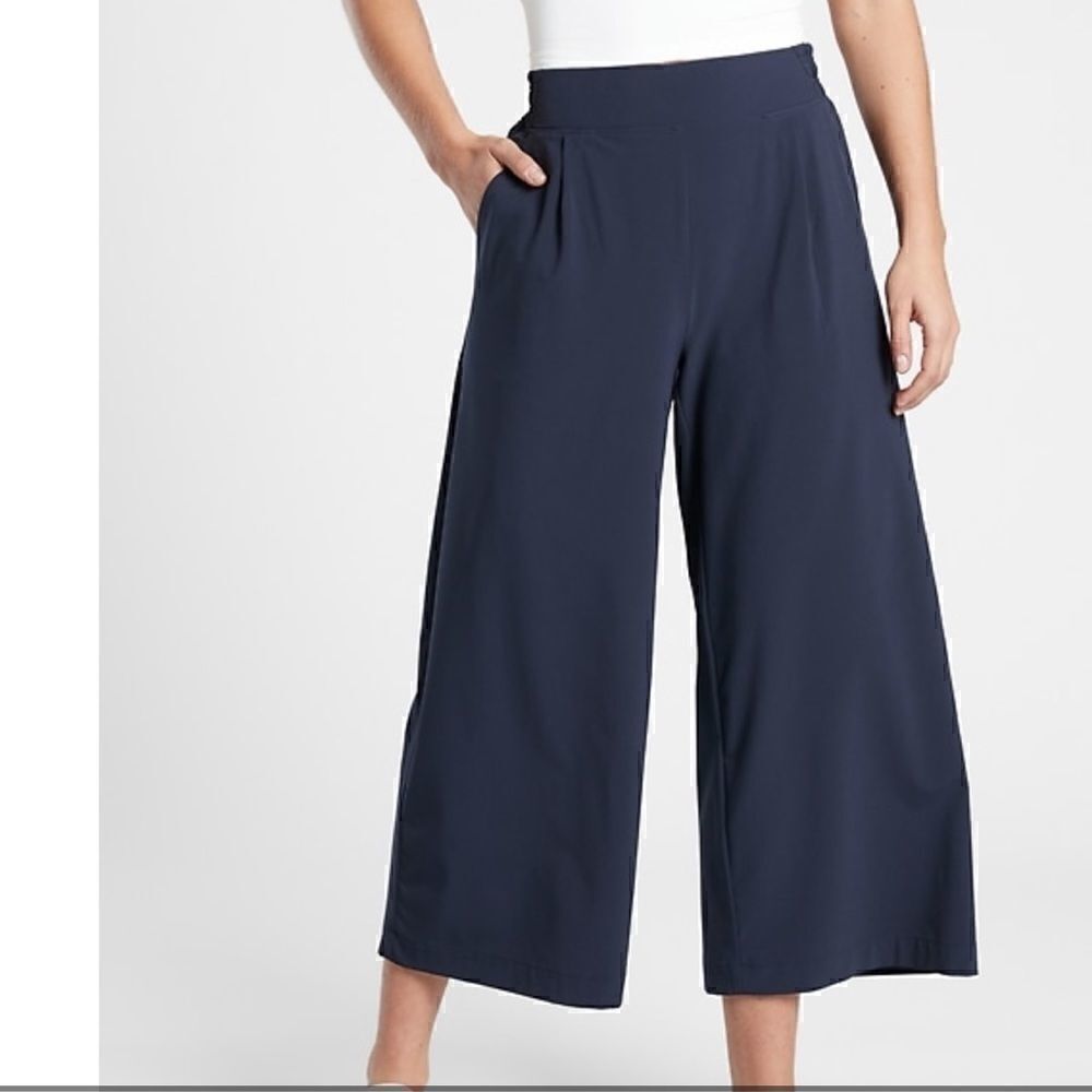Thalian Sz 6 cropped Navy wide leg pants